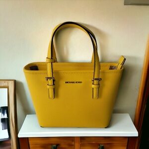 NWOT - Michael Kors Small Tote/Crossbody Saffiano Leather Jazmine Yellow
